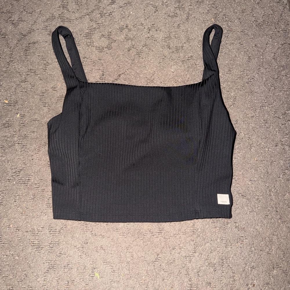 Vuori Black Ribbed Crop Top medium